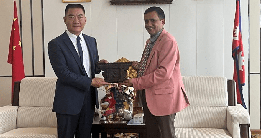 Consul General of Nepal in Lhasa and Director General of Xizang Immigration meet