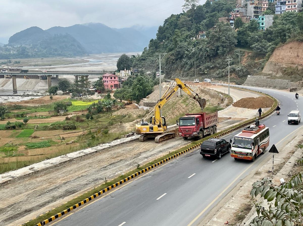 Road maintenance begins four months after its collapse in Tanahun