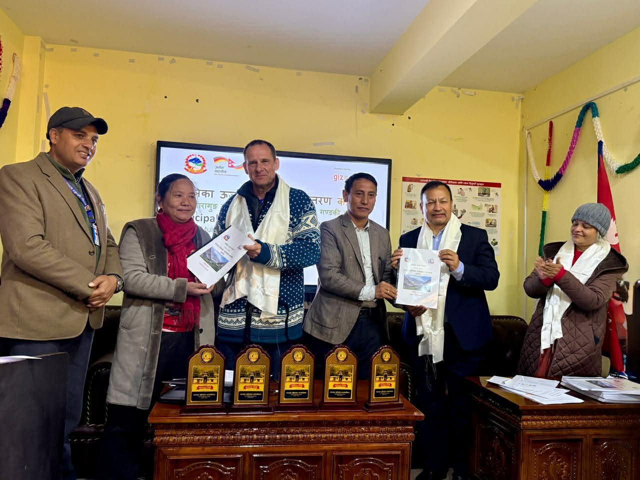 Municipal Energy Plans handed over to two rural municipalities in Mustang  