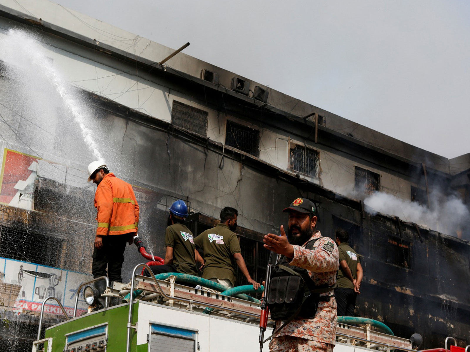 Pakistan: Death toll rises to 10 after Karachi’s Gul Plaza fire; around 60 still missing