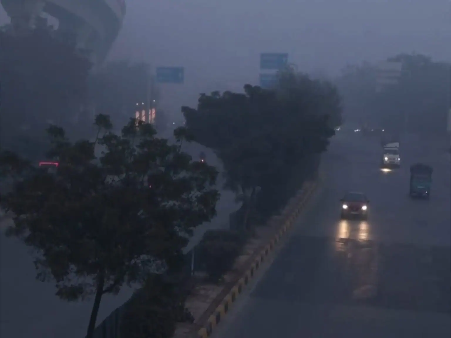 Cold wave conditions continue in Delhi as AQI slips into ‘very poor’ category