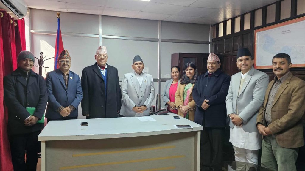 Three NA members resign