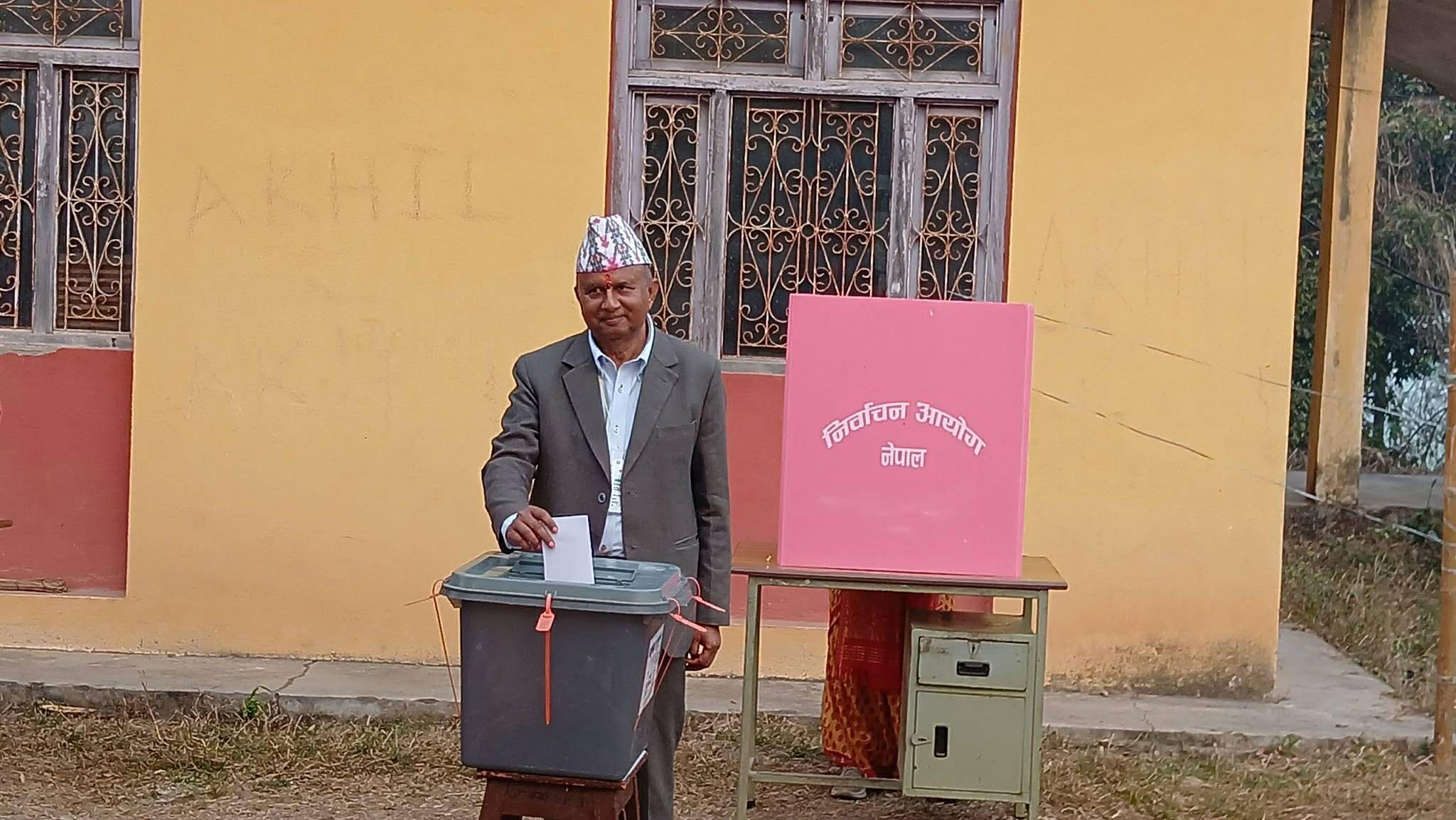 UML General Secretary Pokhrel casts vote