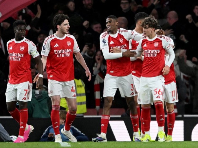 Arsenal extend lead; Newcastle stun Chelsea in Premier League