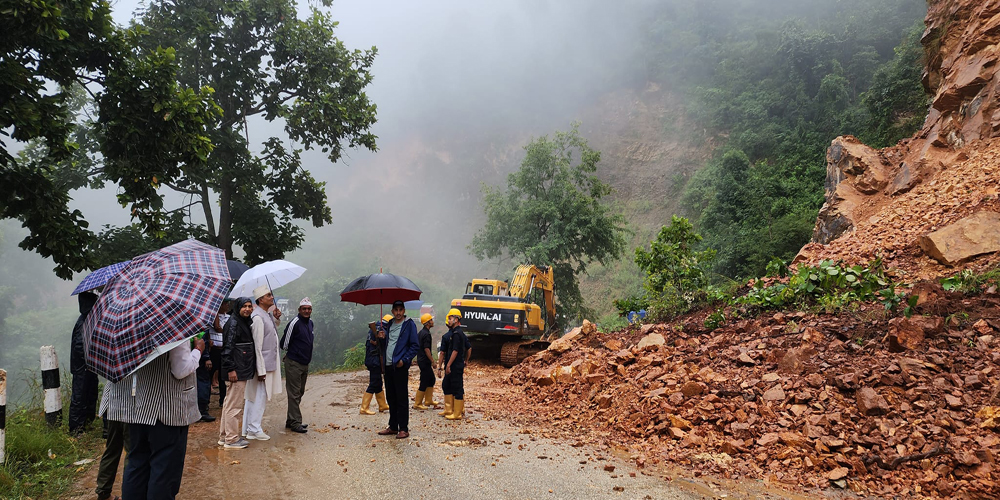 Landslide obstructs Mechi Highway