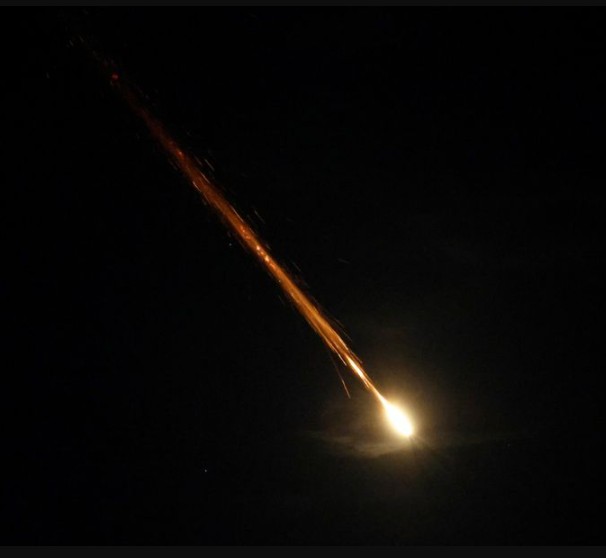 Iranian missile with “cluster bomb warhead” targets central Israel