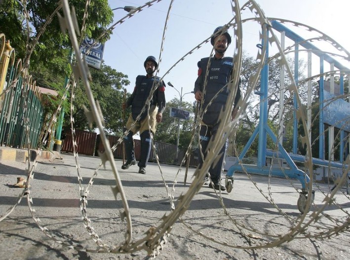 Pakistan: Several injured in clashes between police, protesters near US Consulate in Karachi