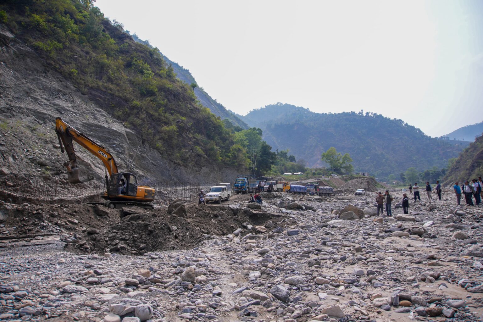 Rising Roshi floods force shutdown of BP highway in Kavre