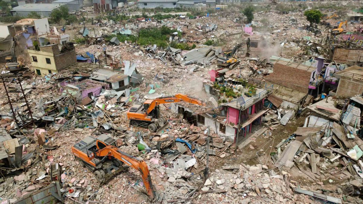 Demolition of Manohara squatter settlement continues today [Photo Feature]
