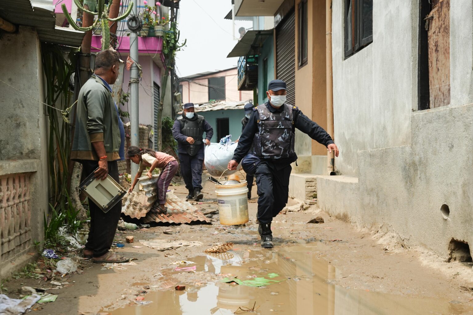 Dozers deployed in Manohara squatter settlement [Photo Feature]