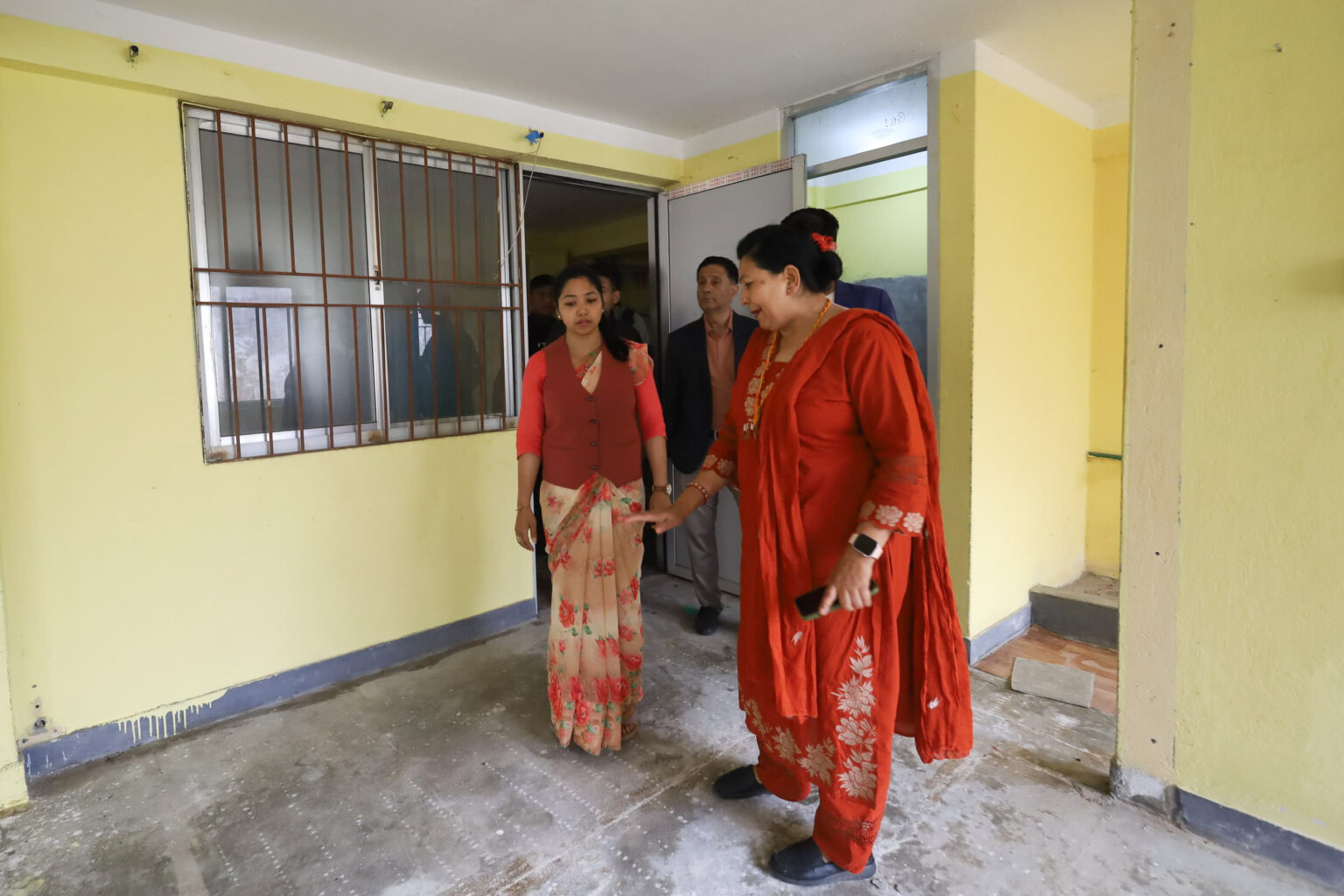 Acting Mayor inspects building constructed for squatters [Photo Feature]