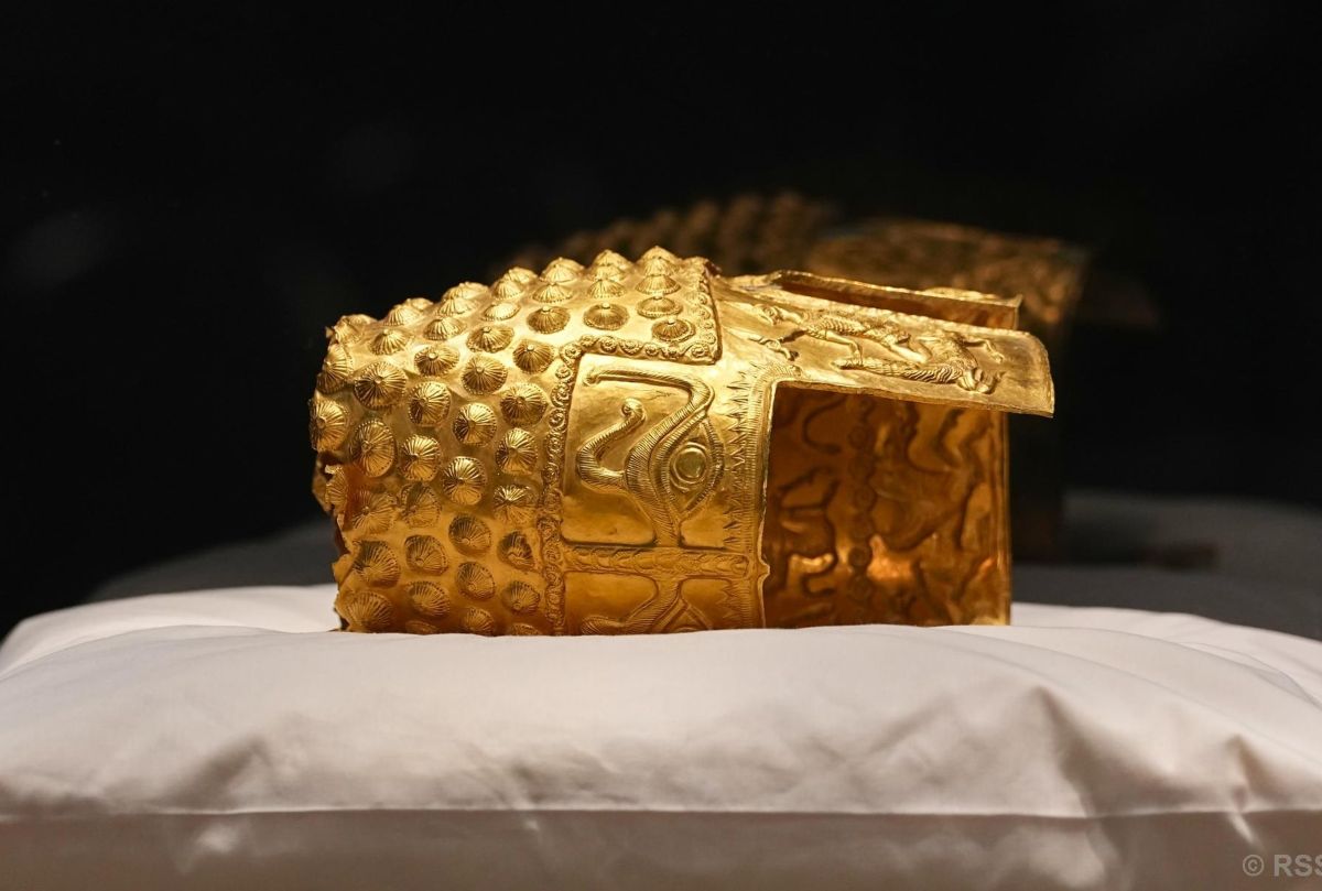 Priceless 2,500-year-old golden helmet returned to Romania after Dutch museum raid