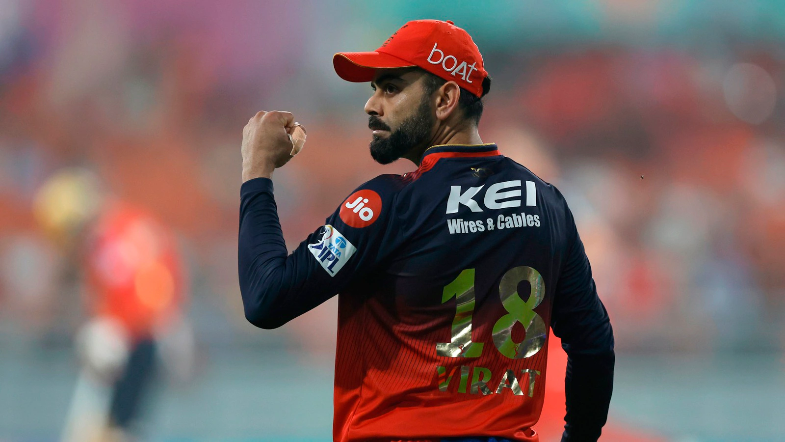 Virat Kohli becomes first player to complete 9,000 IPL runs