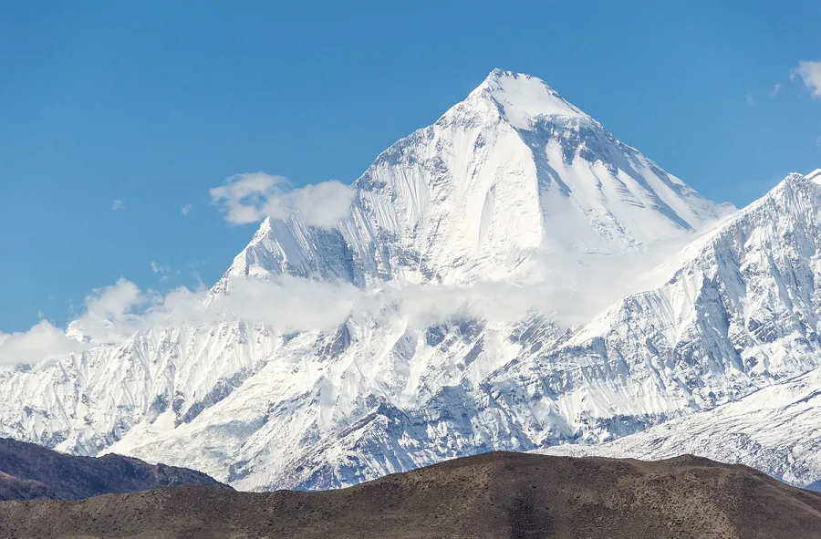 Injured mountaineer rescued