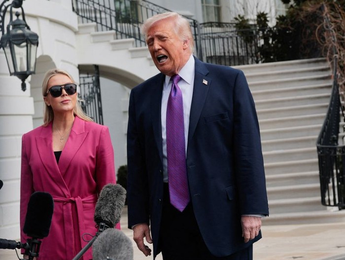 “Should we keep her?” Trump jokes WH Press Secy does “terrible job”