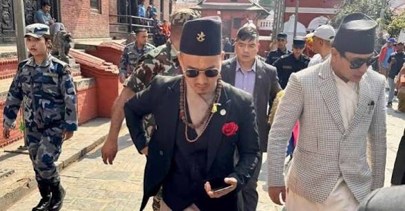 Home Minister Gurung pays homage to Pashupatinath