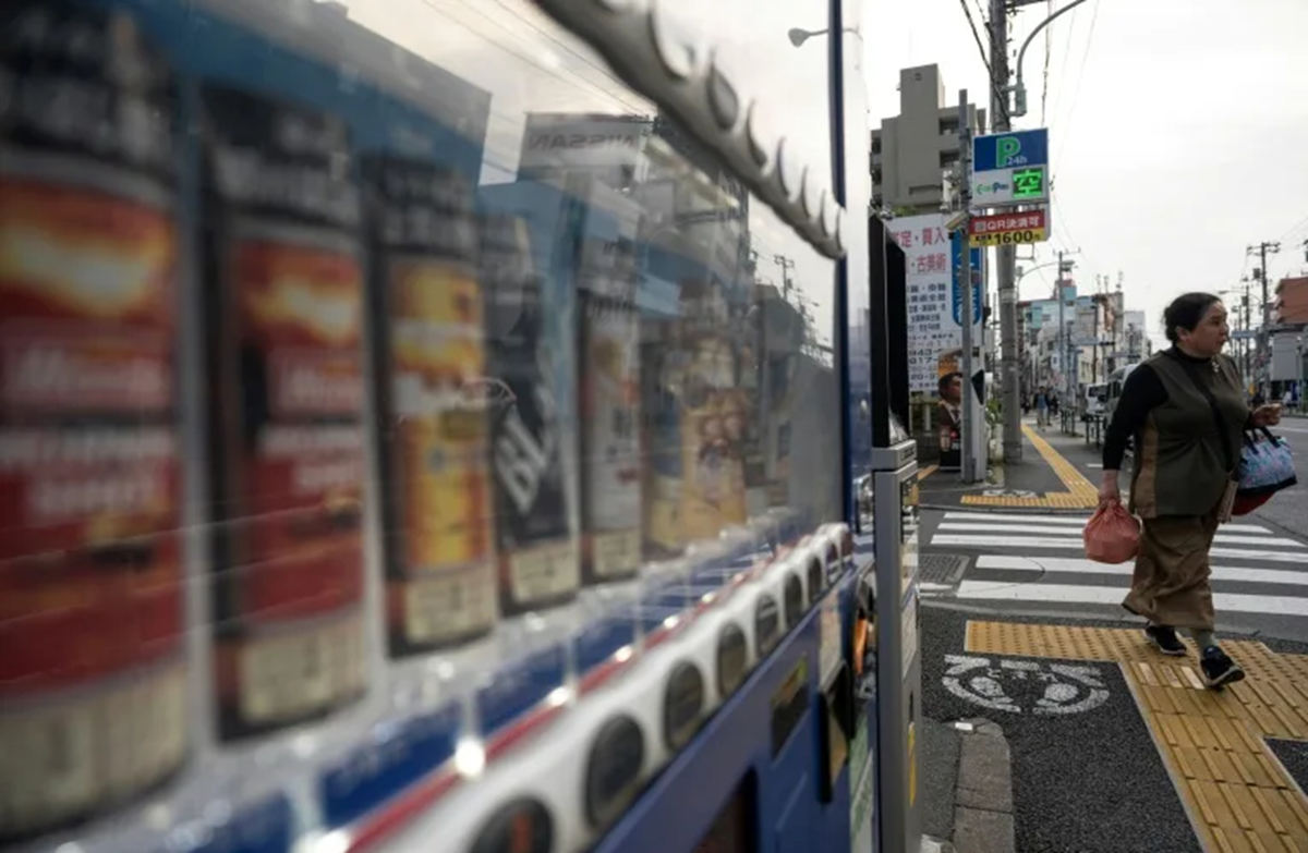 Japan inflation cools demand for vending machine drinks
