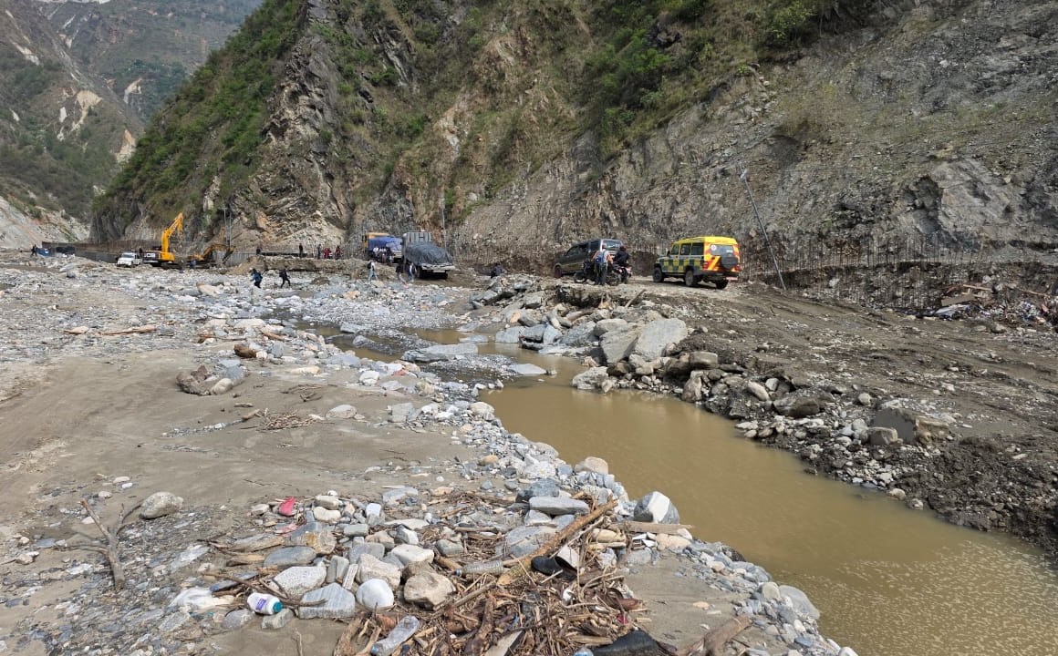Flood-affected BP Highway blocked again hours after temporary reopening