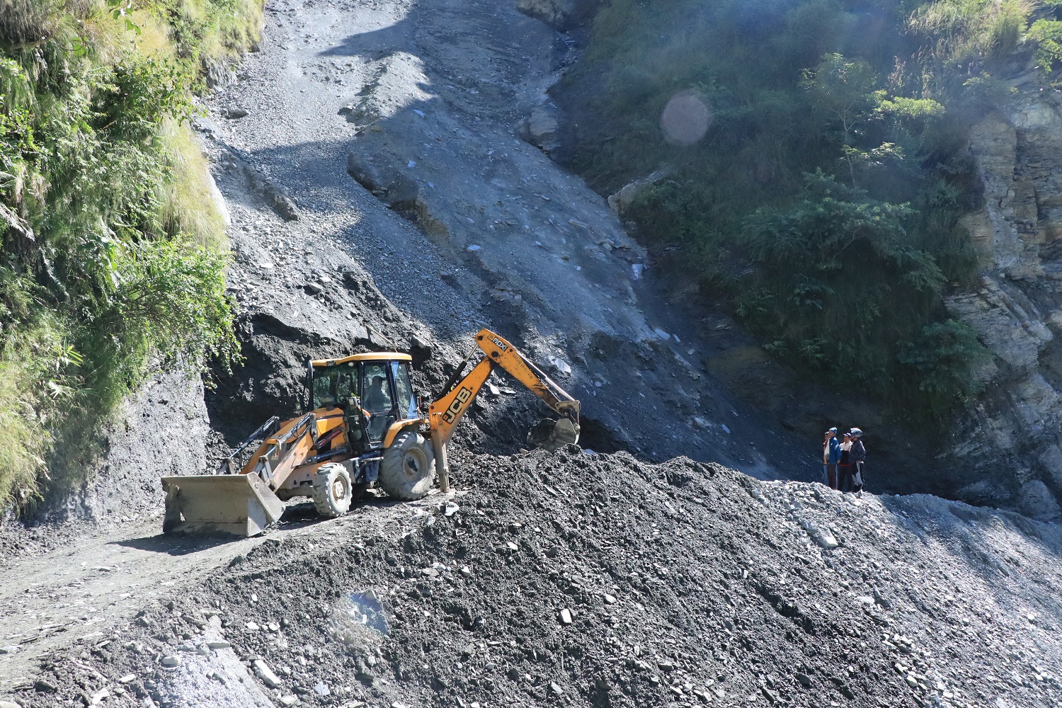 Floods and landslides recede, traffic resumes on several highways