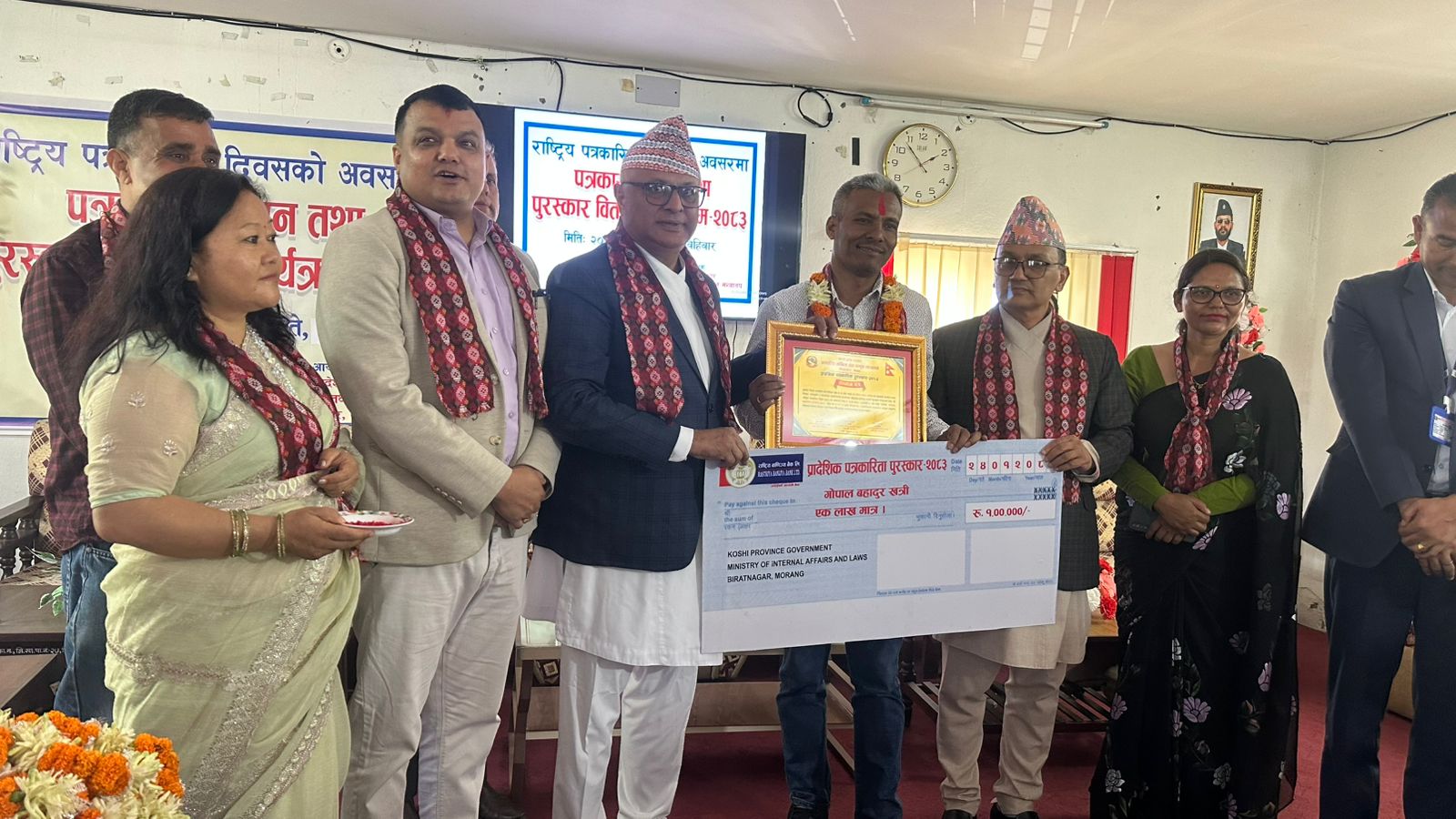 Nepal News’ Gopal Dahal honored with Rs 100,000 journalism award