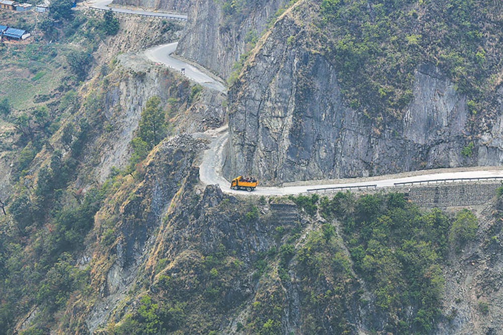 Traffic resumes on Kanti Lokpath after landslide clearance