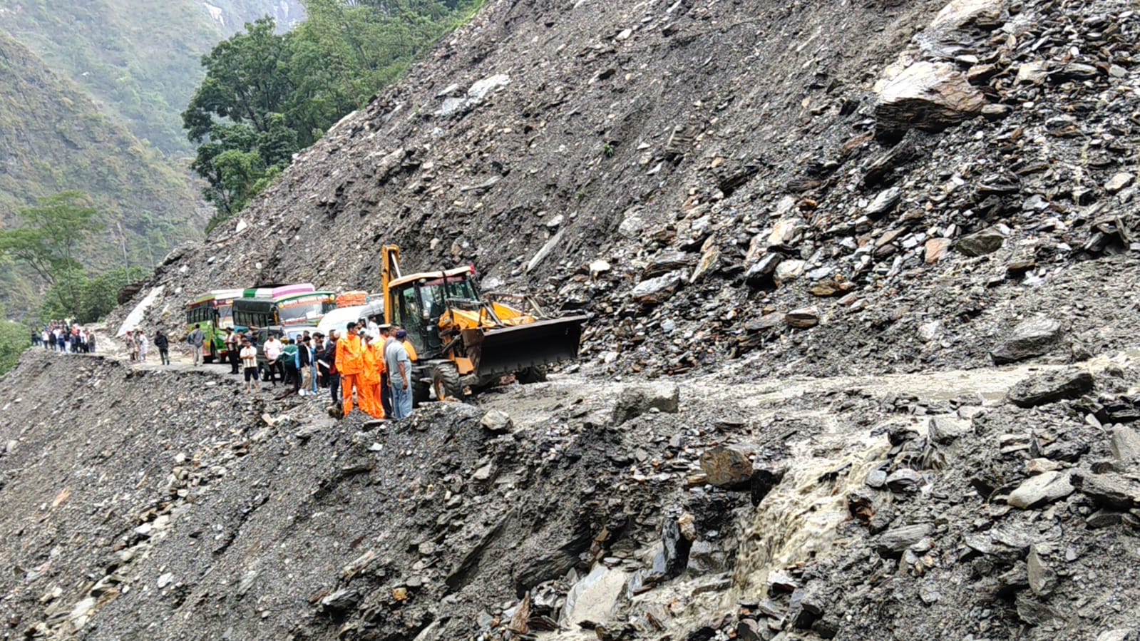 Landslide blocks Beni–Jomsom–Korala road in Myagdi