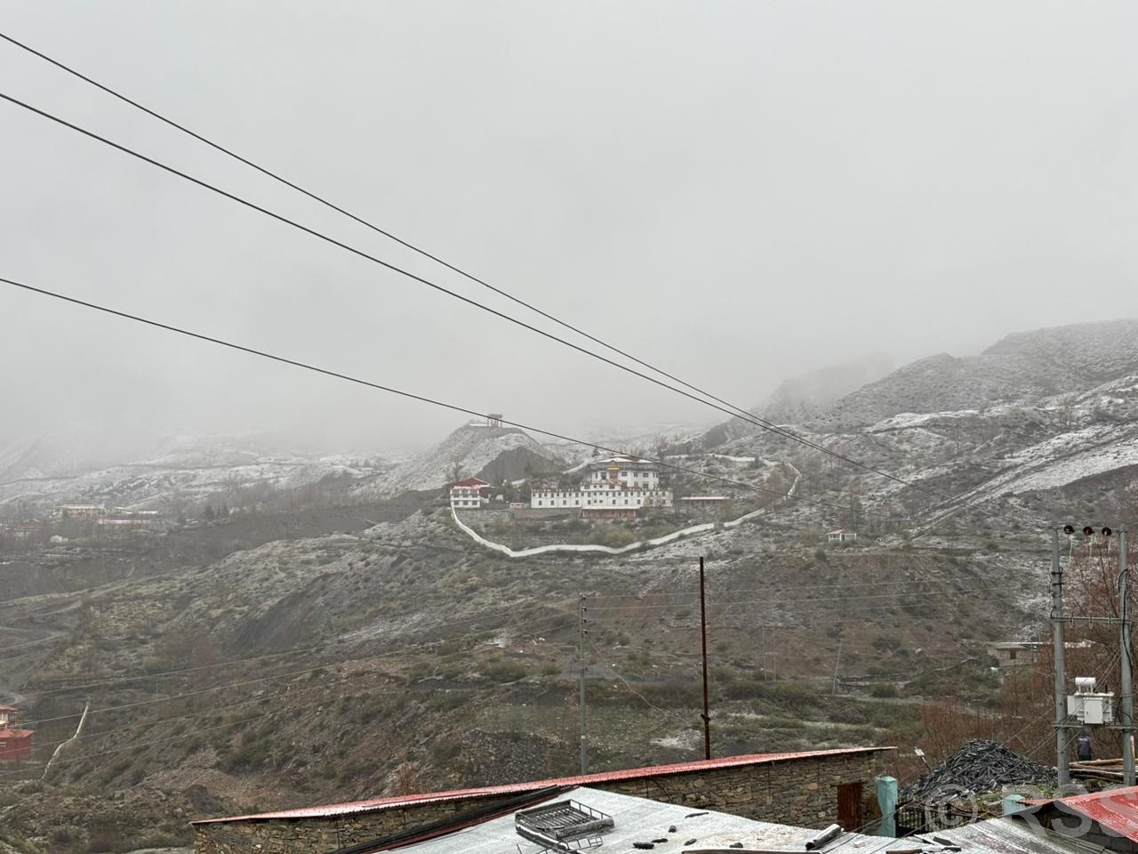 Unseasonal snowfall affects Muktinath pilgrimage, agriculture in Mustang