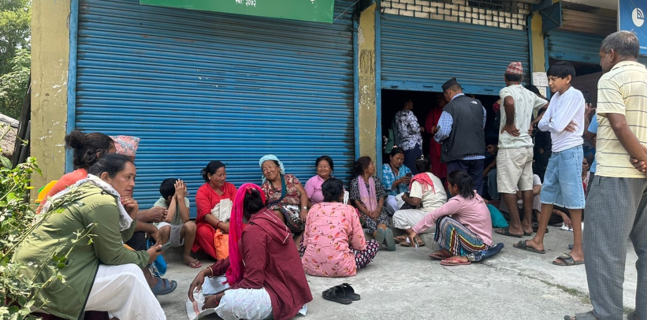 Farmers wait all day for fertilizer, denied at the counter