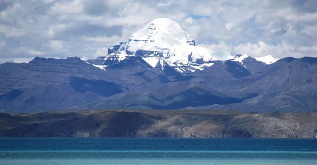 Pilgrimage to Kailash Mansarovar begins via Rasuwagadhi border