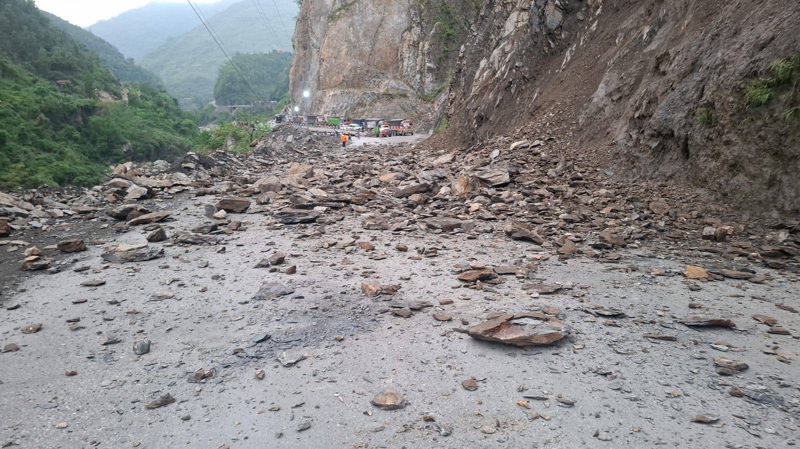 Narayanghat-Mugling road obstructed
