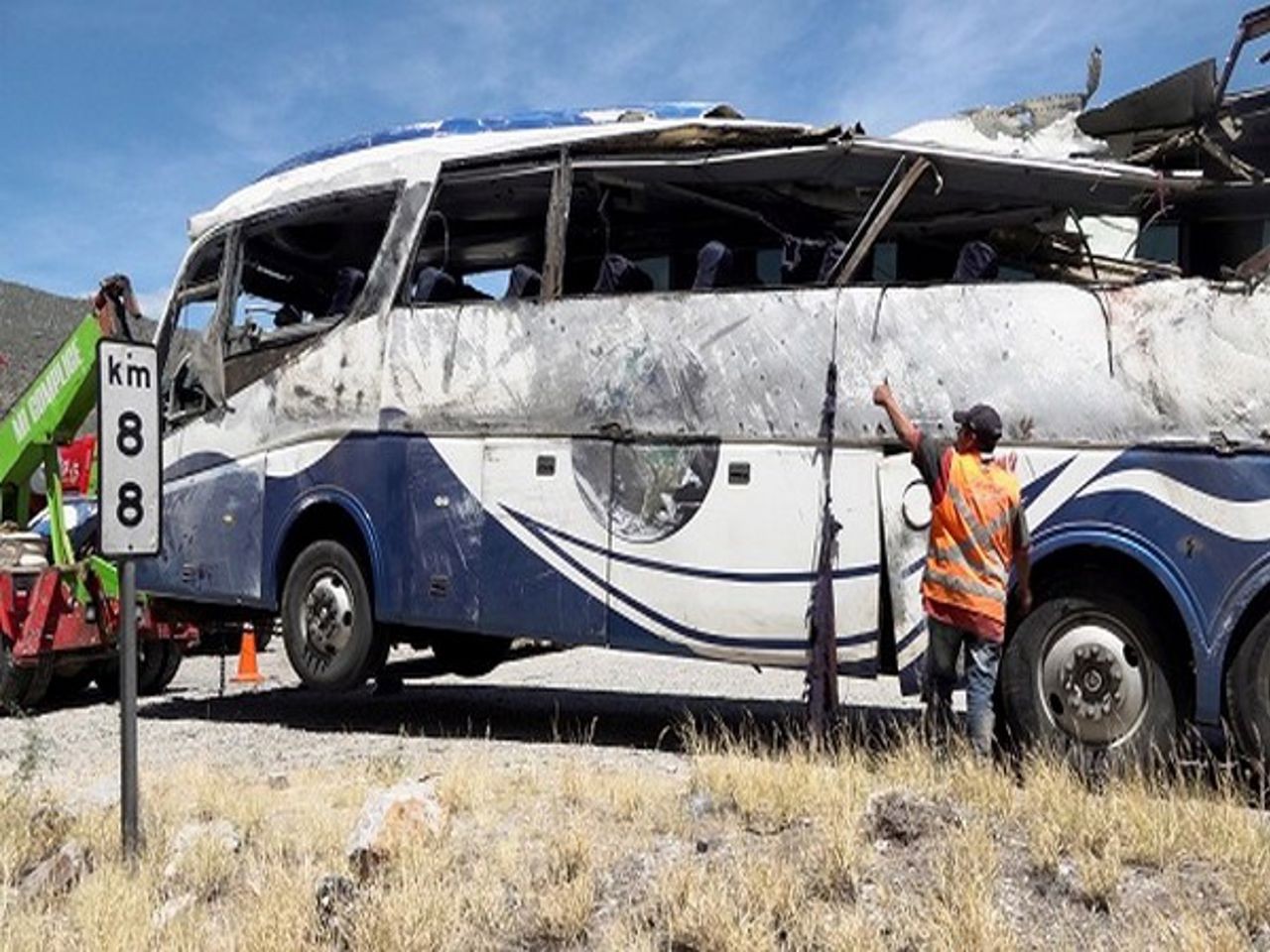 8 killed, 33 injured in tourist bus crash in western Türkiye
