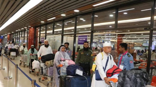 60,588 Bangladeshi Hajj pilgrims return home; 54 deaths reported