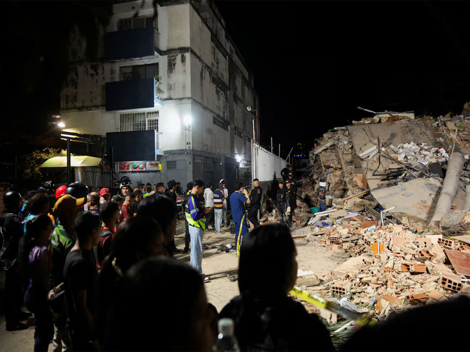 At least 164 dead, 971 injured as quakes rock Venezuela