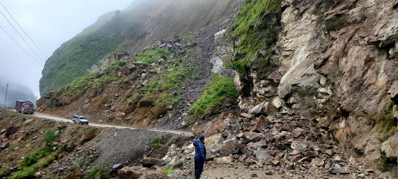 Beni–Jomsom road reopens after 12 hours following fatal rockfall