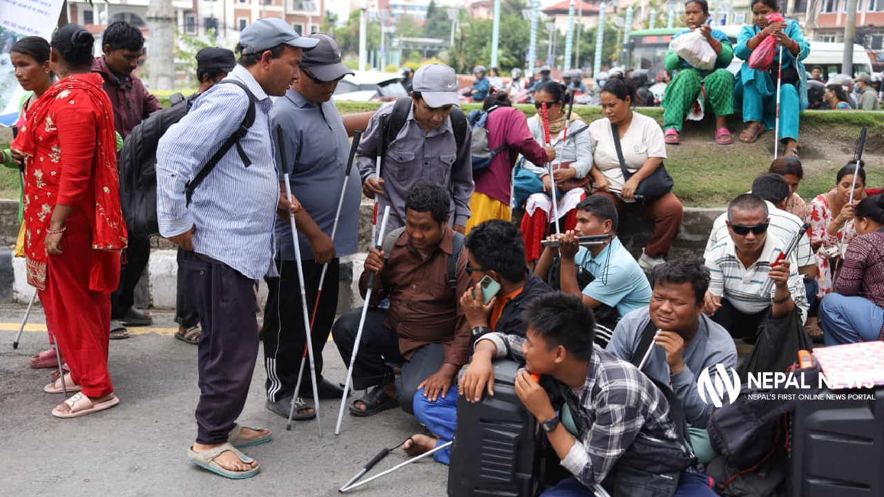 Visually impaired protesters extend demonstration into ninth day [Photo feature]