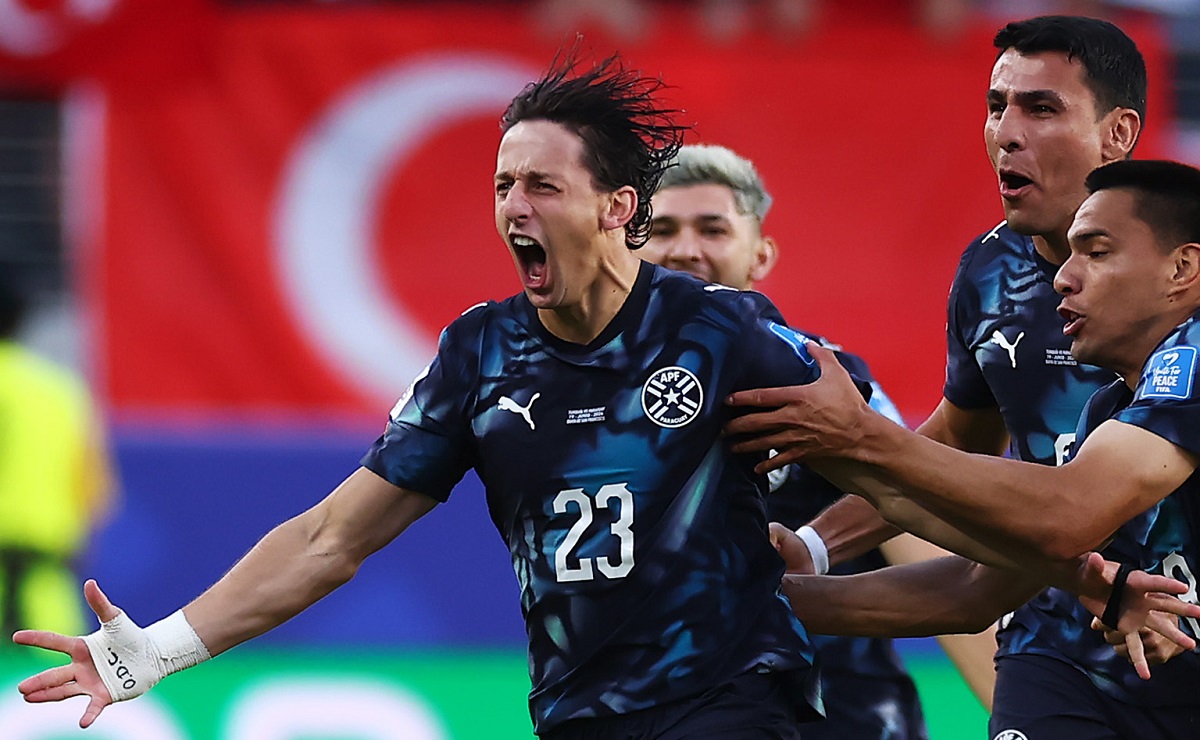 Almiron becomes first player to be sent off under new FIFA rule as Paraguay beat Turkey 1-0