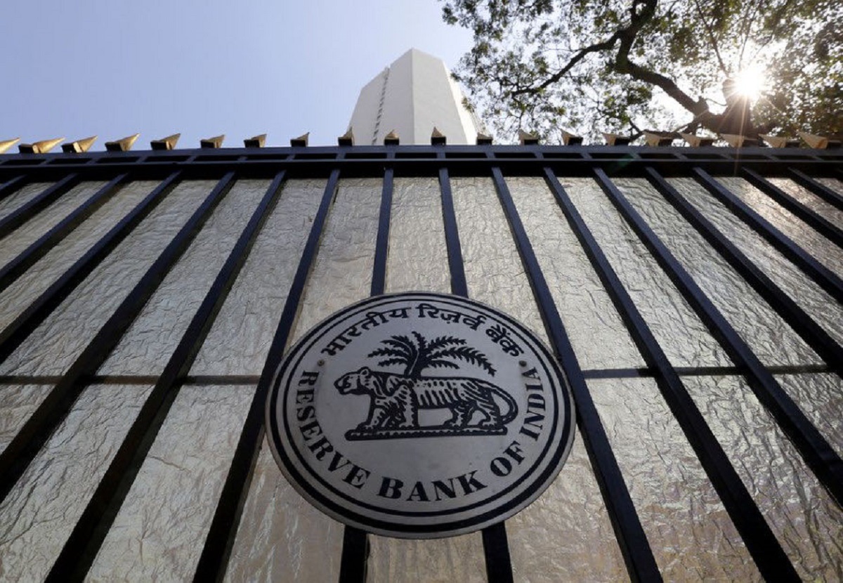 India central bank holds rates despite Mideast conflict