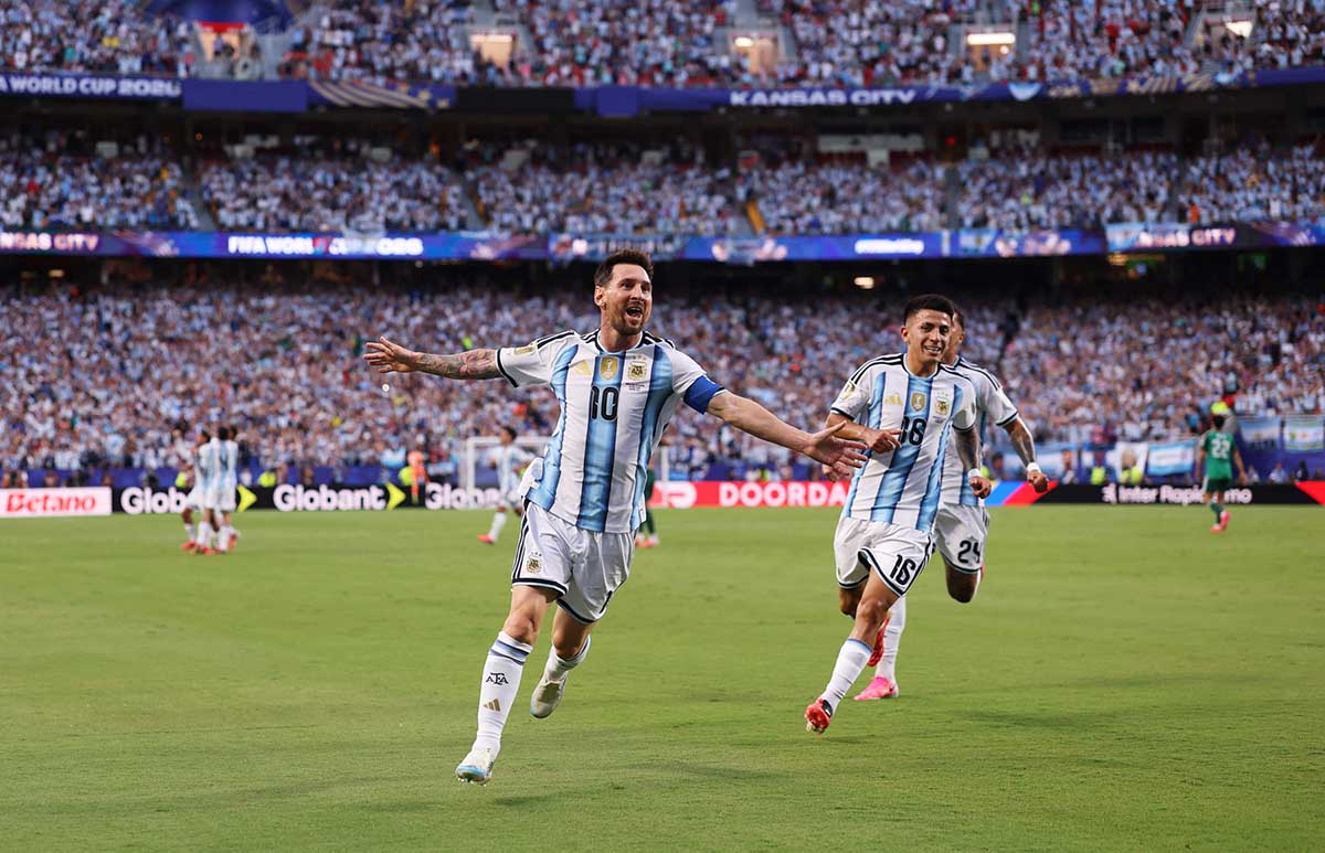Messi’s magical hat-trick drowns Algeria 3-0 in Argentina’s Cup opener, becomes joint top scorer in World Cup history