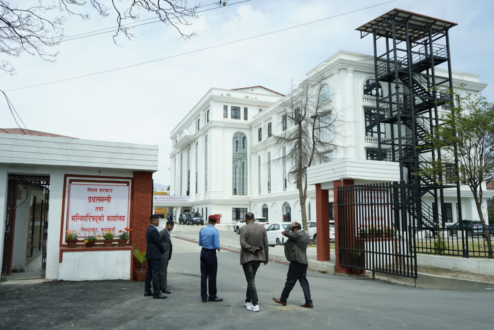 Government transfers 23 secretaries as ministries cut to 18