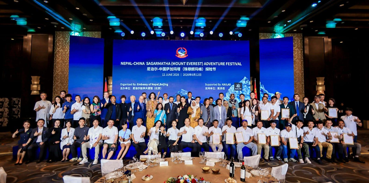 Everest climbers from Nepal and China honored in Beijing