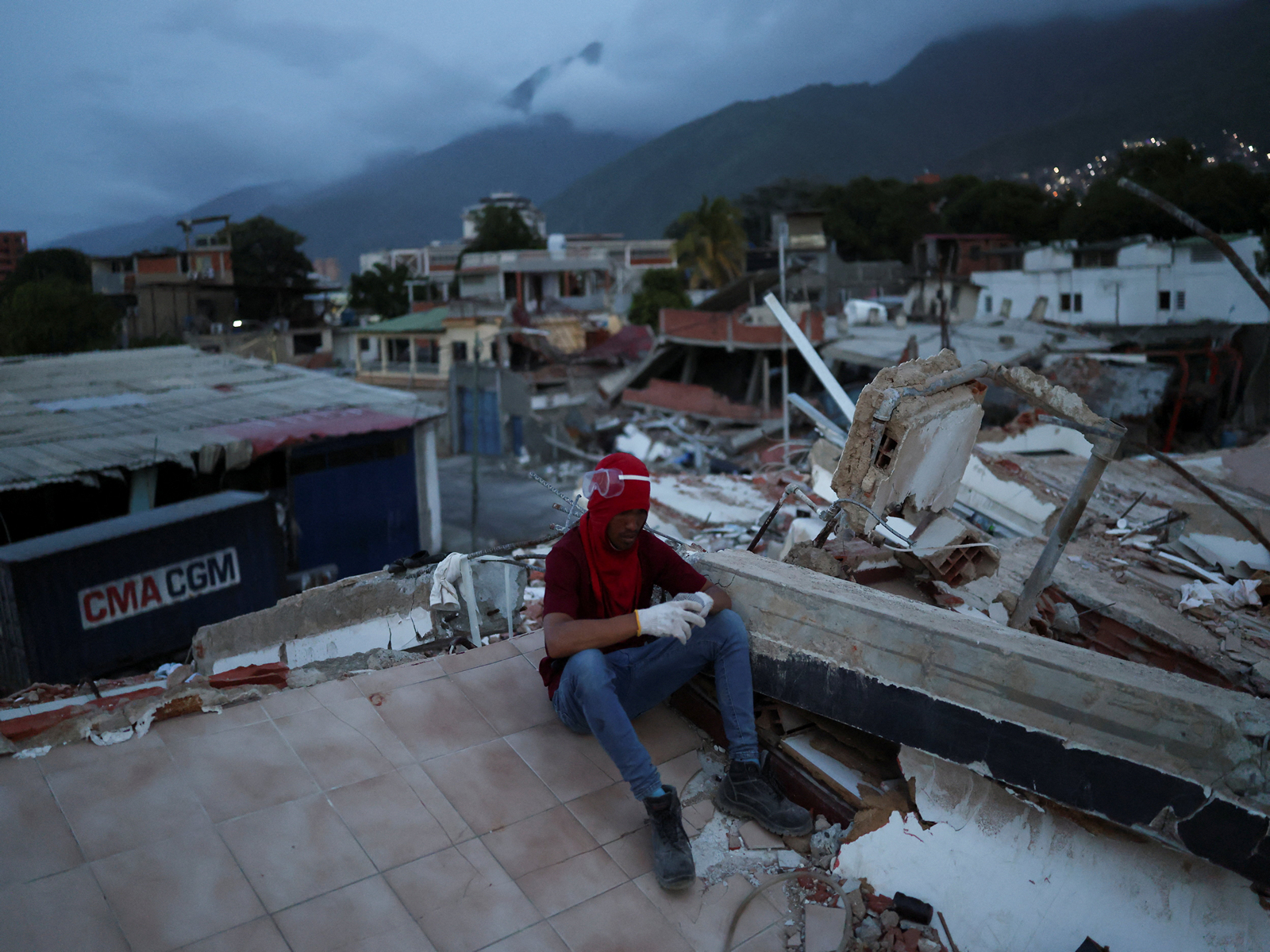 Death toll from Venezuela’s twin earthquakes rises above 5,000 as IMF announces emergency funds