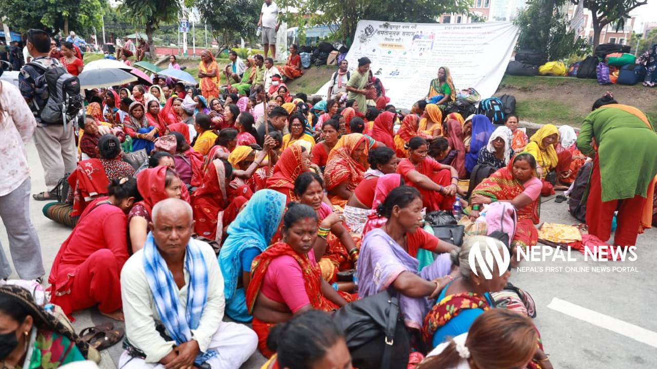 Microfinance victims begin fast-unto-death at Maitighar (photo feature)