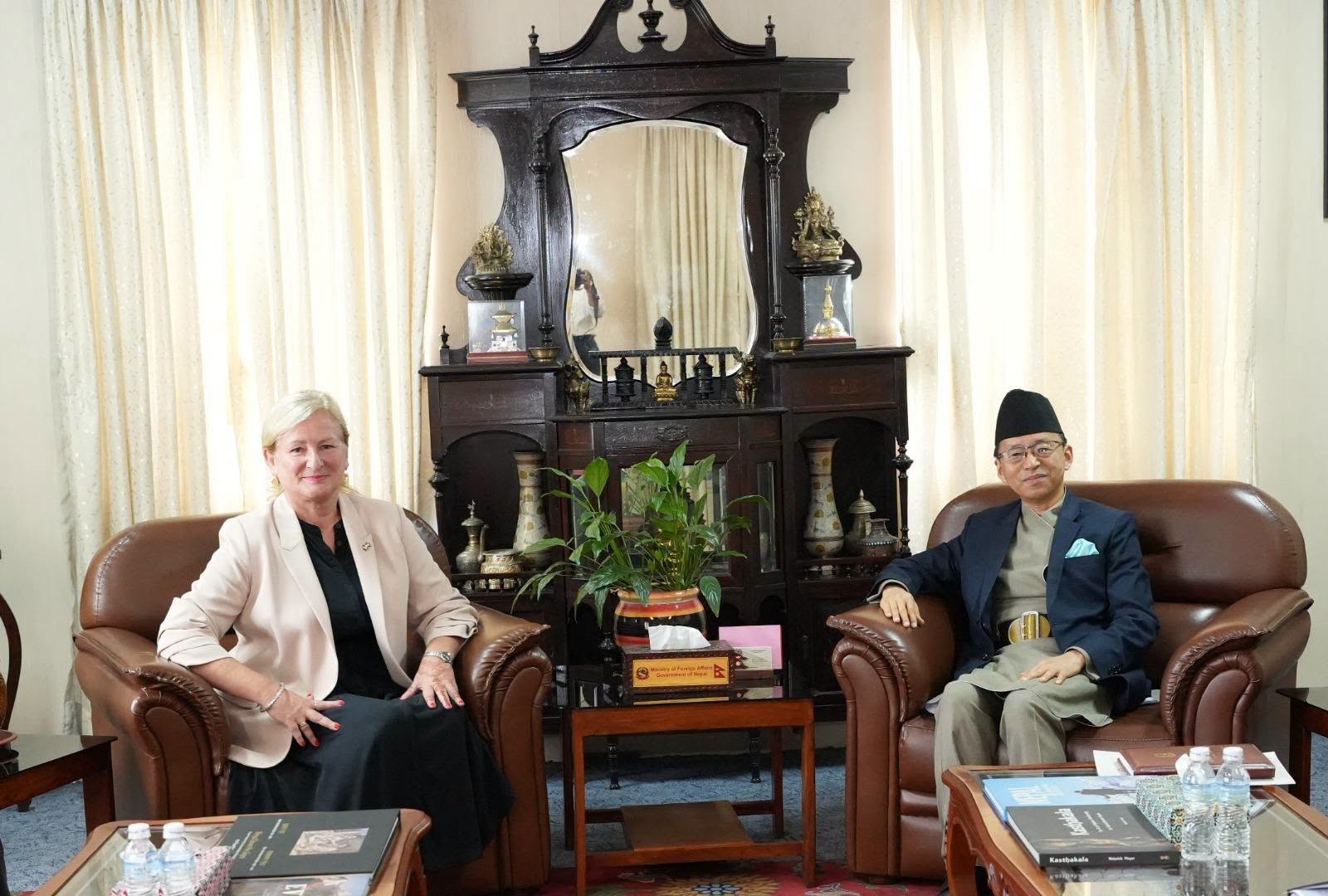 Outgoing French ambassador pays farewell call on foreign secretary