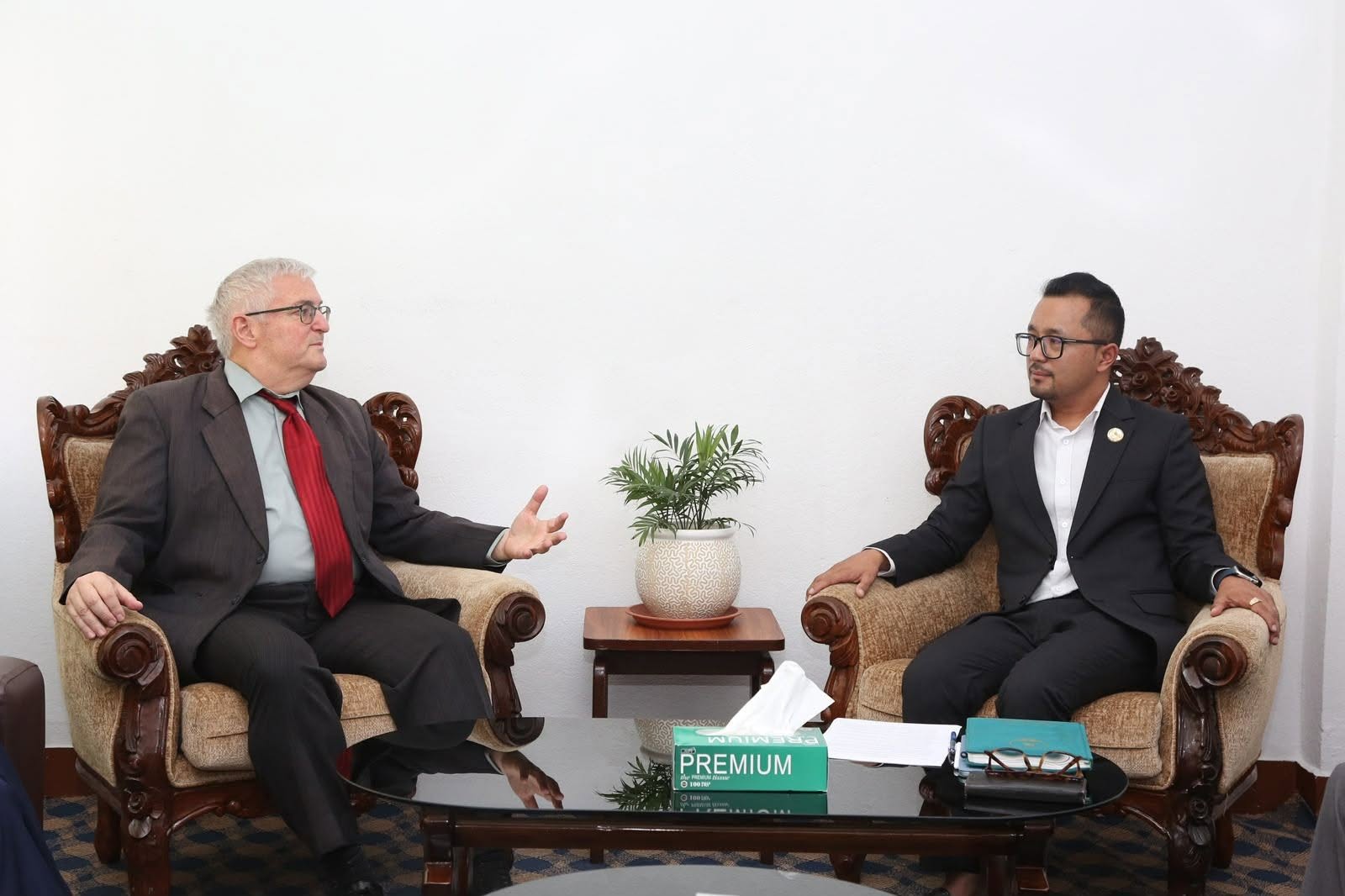 Israeli ambassador, lawmaker discuss parliamentary cooperation