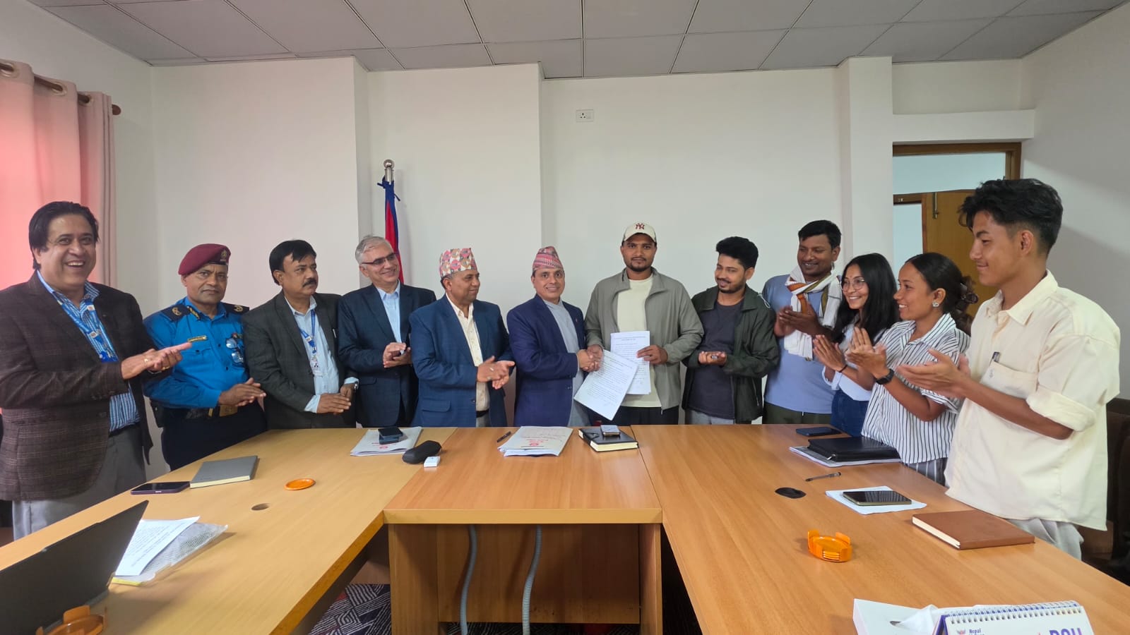 Government and loan shark victims sign 9-point pact; nationwide protests called off