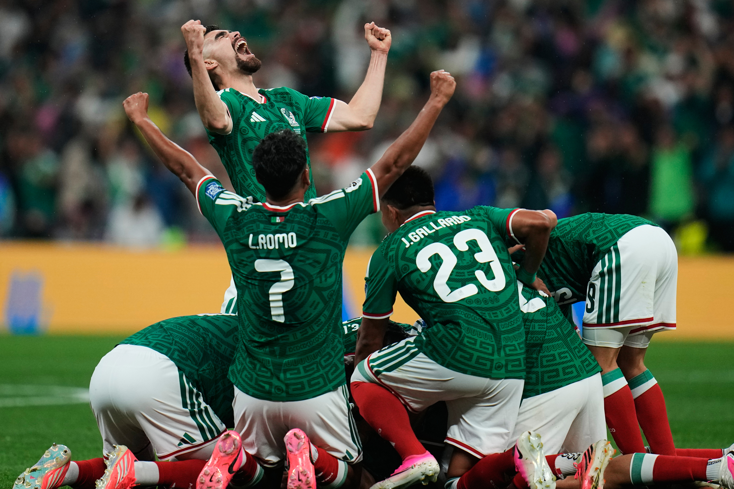 Mexico defeat Ecuador 2-0 to reach Round of 16