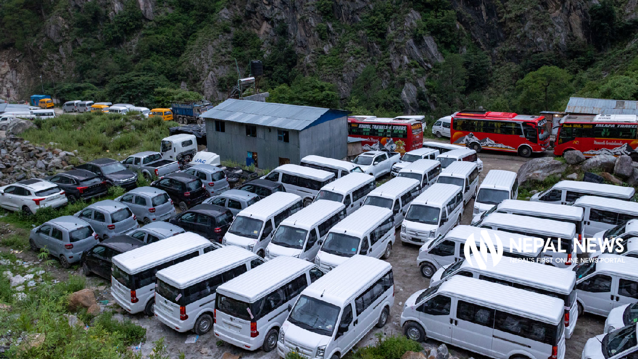 Massive influx of EVs at Rasuwagadhi border checkpoint (photo feature)
