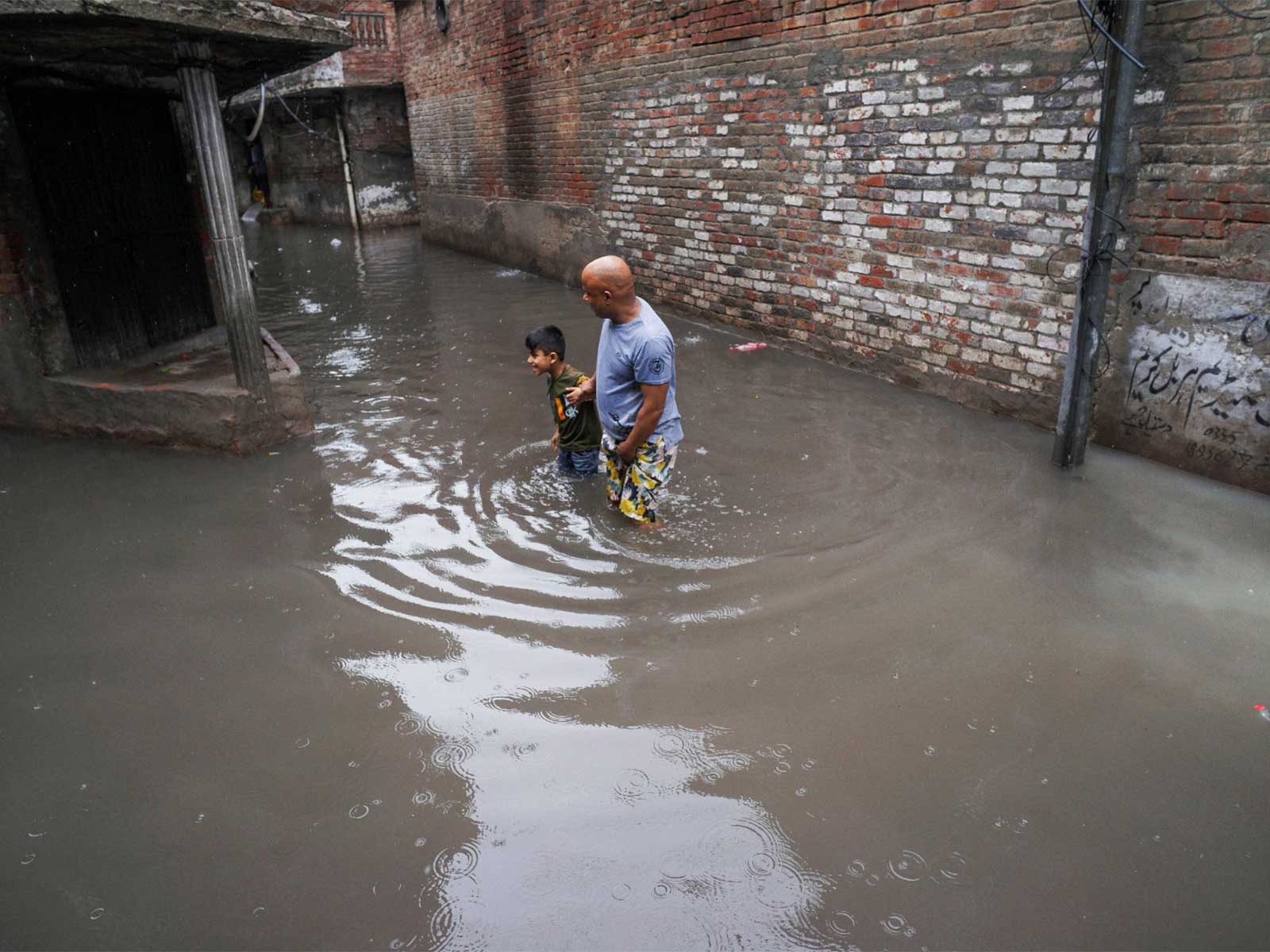 7 dead, 20 injured as rains lash Pakistan