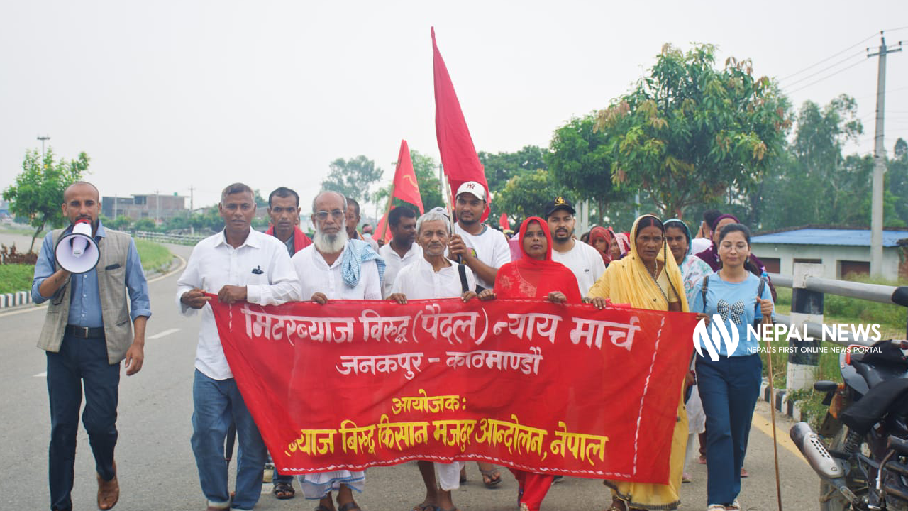 Loan shark victims reach Dhalkebar in foot march to Kathmandu (Photo Feature)