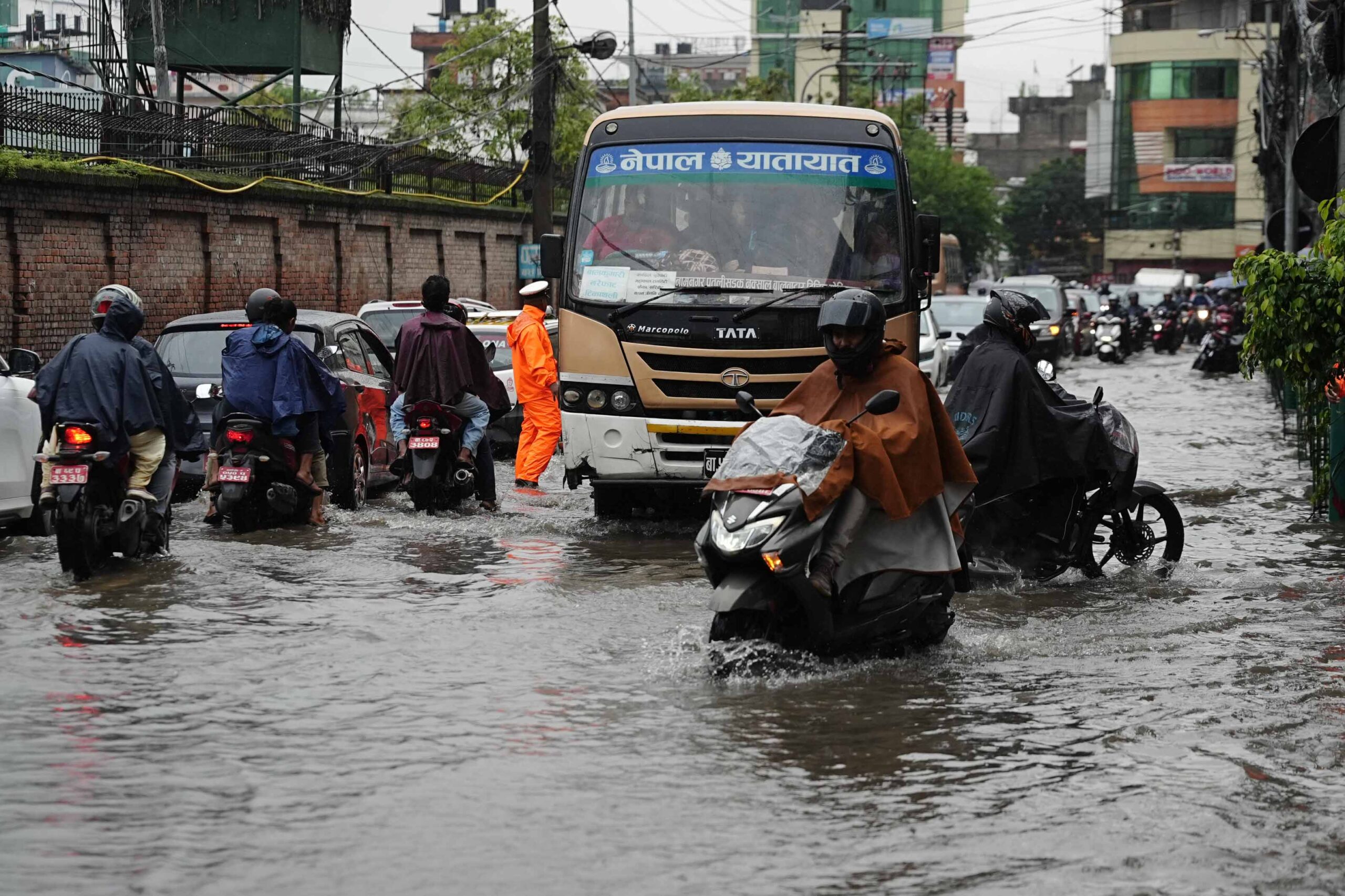 Heavy rain leaves New Plaza Anamnagar road waterlogged [Photo Feature]